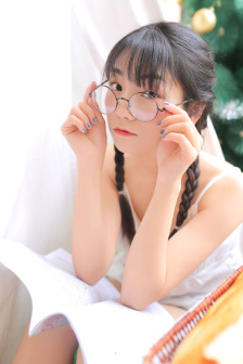 荒岛女儿国